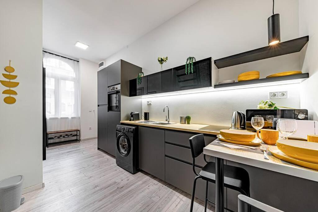 Chic Loft Bp: Industrial Gem Budapeste Exterior foto
